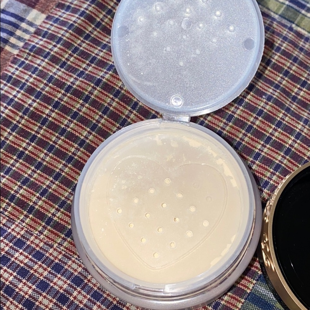 Too Faced Setting Powder - Picture 3 of 3